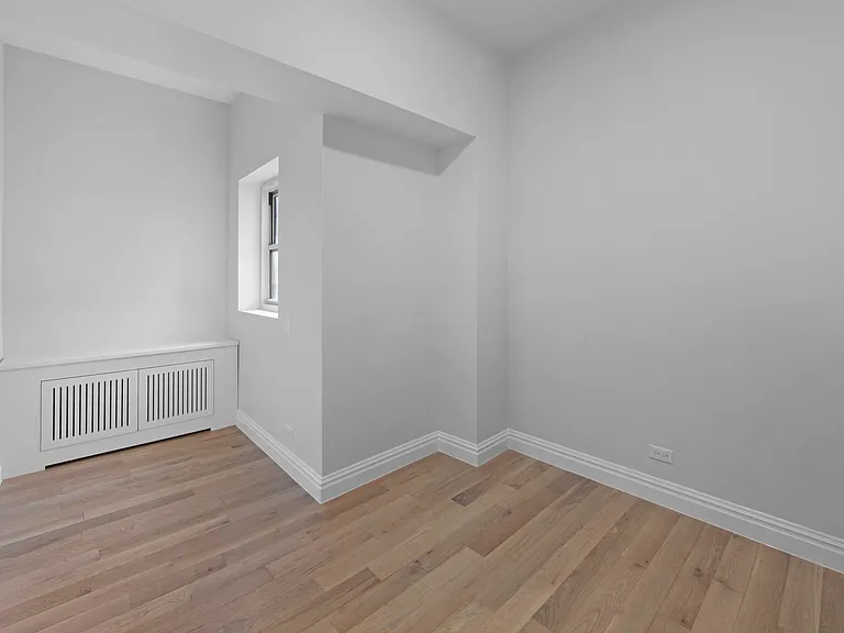 360 E 65th St #A — Photo 22