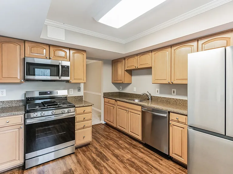 5335 Lake Cove Ct — Photo 9