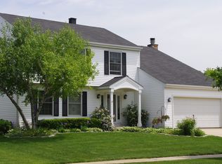 1043 Judy Dr, Elk Grove Village, IL 60007