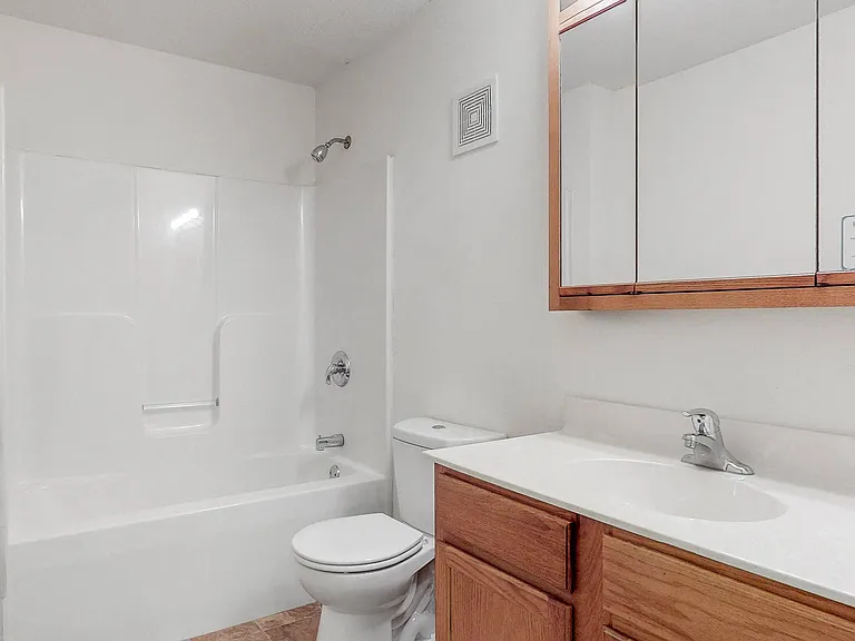 Ashford Apartments — Photo 36