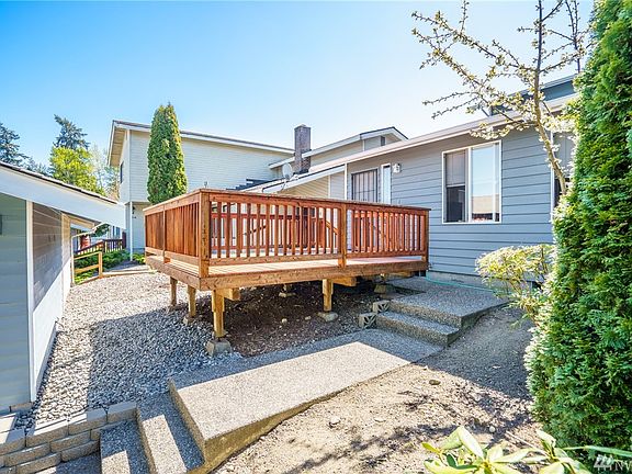 Front walkway with steps leading to large deck (freshly stained too!)