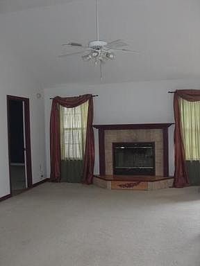 5th image of 415 Bridgewater Ct