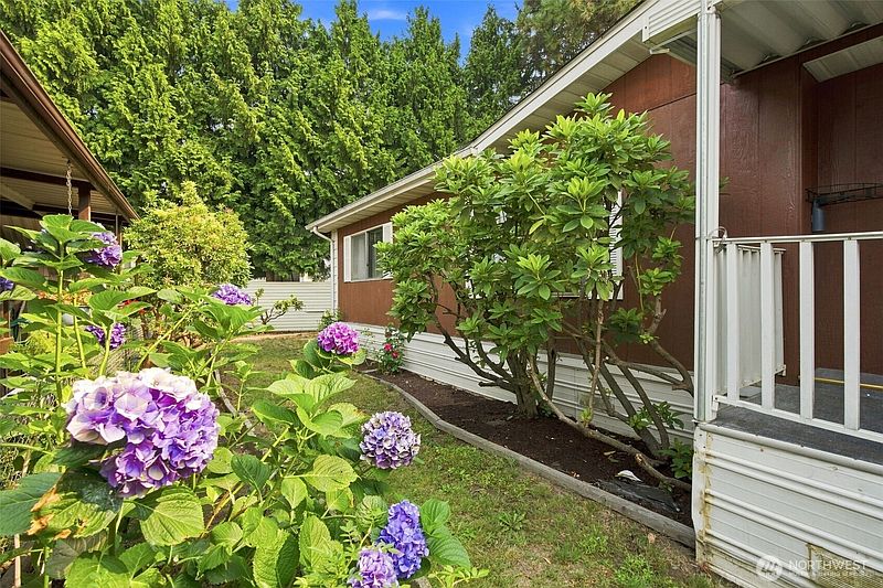 3rd image of 1510 Maple Lane #34