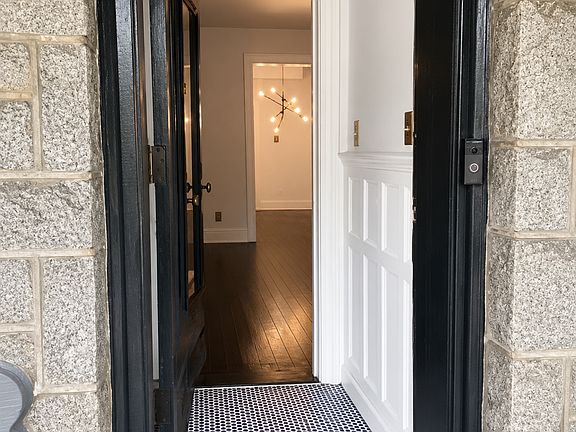 4th image of 4921 Pulaski Ave