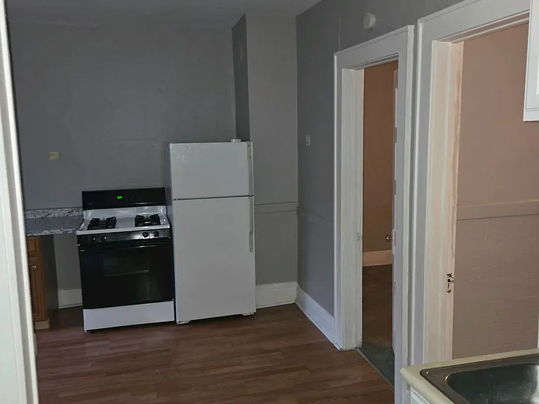 307 Center St #4 — Photo 3