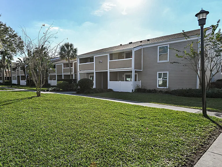 Woodlake Villas — Photo 38