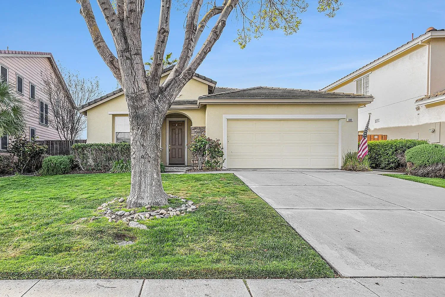 3 bed, 1588 sqft, $2,999 — Photo 1