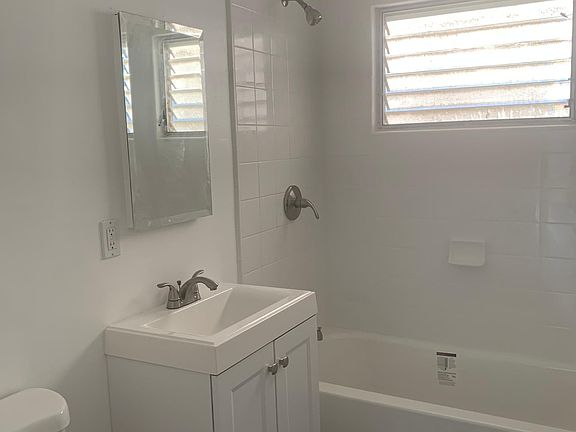 4th image of 1811 Huntington Dr APT 6