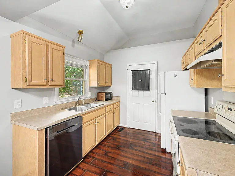 816 Carlisle Ct N — Photo 15