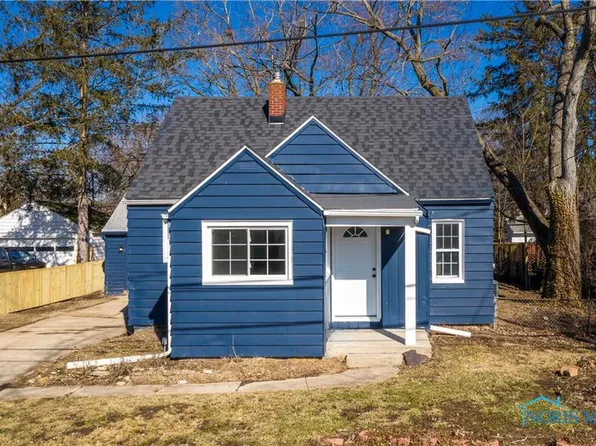 2 Carolina Dr, Perrysburg, OH 43551
