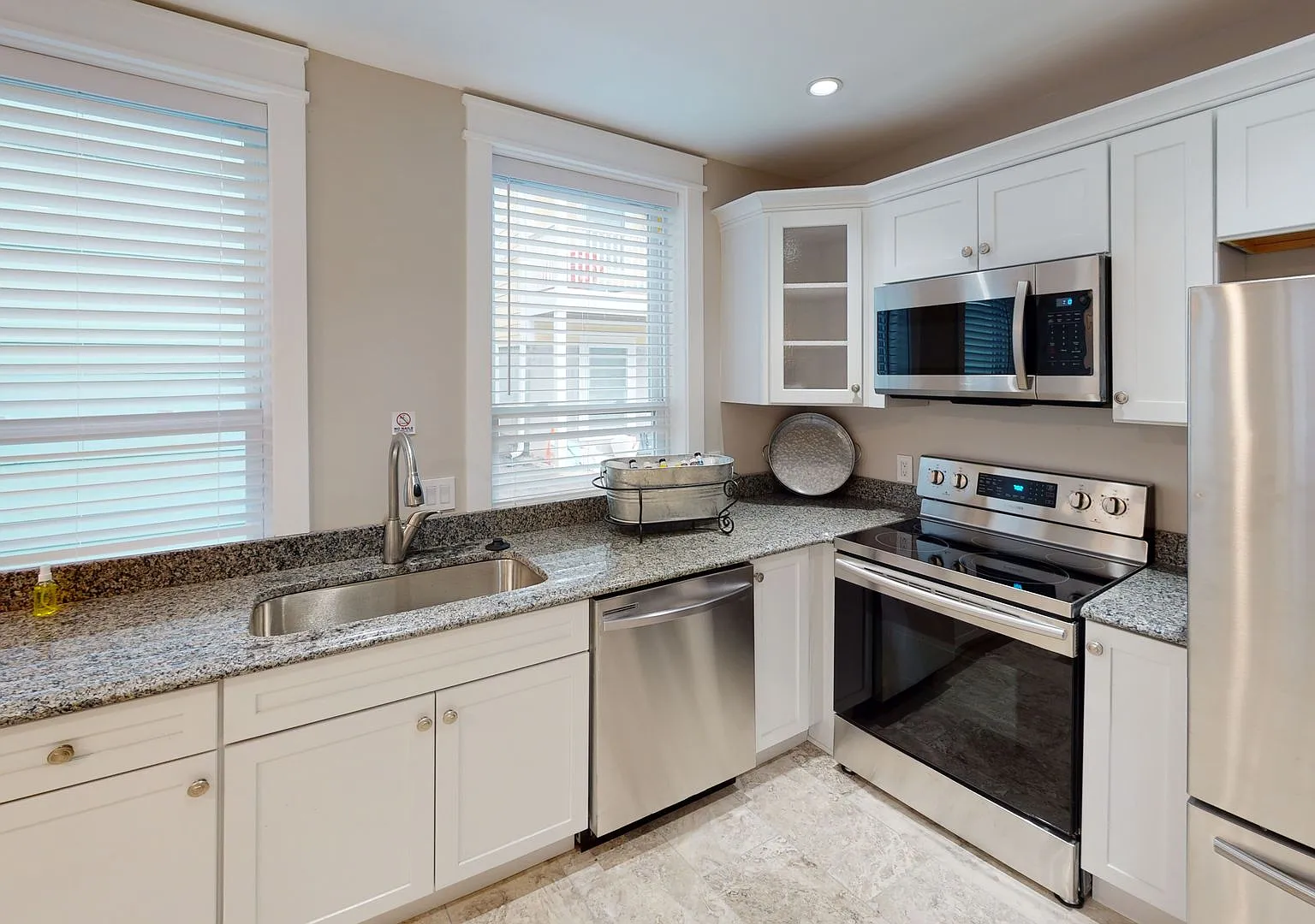 Waitlist for Aug2027Jul2028 Now Open! |4BR/3BA Cottage Near UTK | Student Friendly & Walkable Loc... — Photo 4