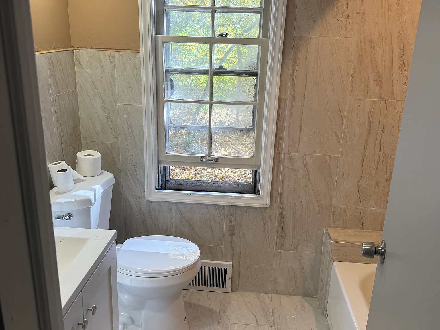3 bed, 2.5 bath, 2260 sqft, $2,650 — Photo 4