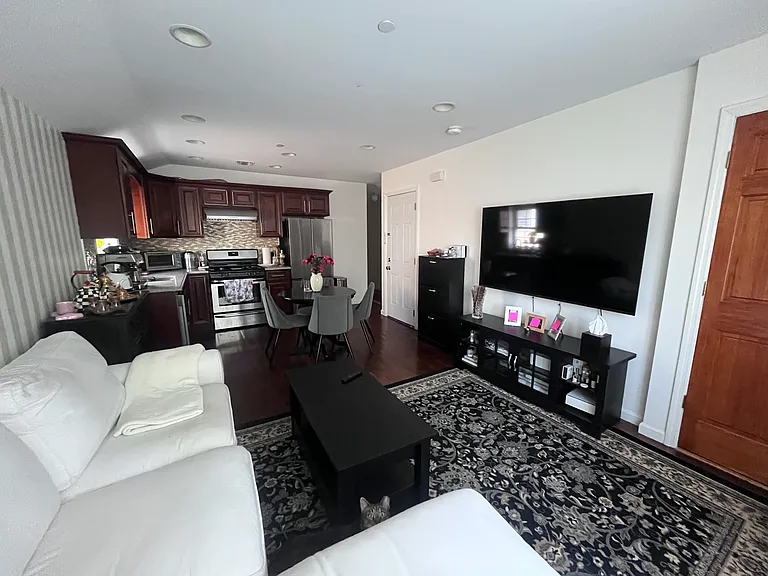 2721-2723 Hering Ave #1 — Photo 1