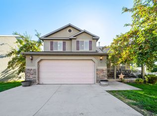 834 S Apple Grove Ln, Pleasant Grove, UT 84062