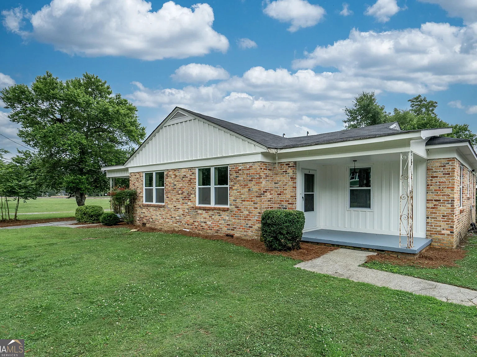 2 bed, 1.0 bath, 1062 sqft, $1,500 — Photo 2