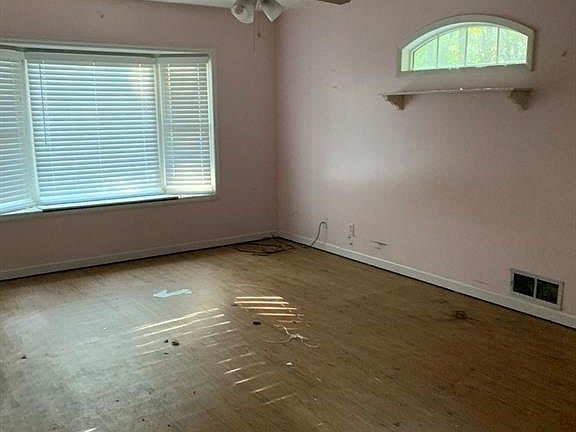 3rd image of 2168 Kings Mountain Dr NE