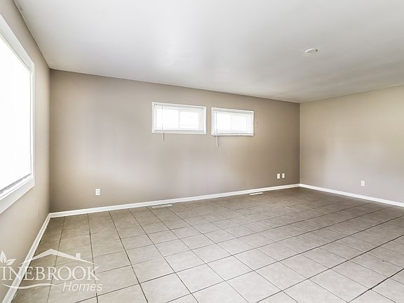 5th image of 2356 Brentnell Ave