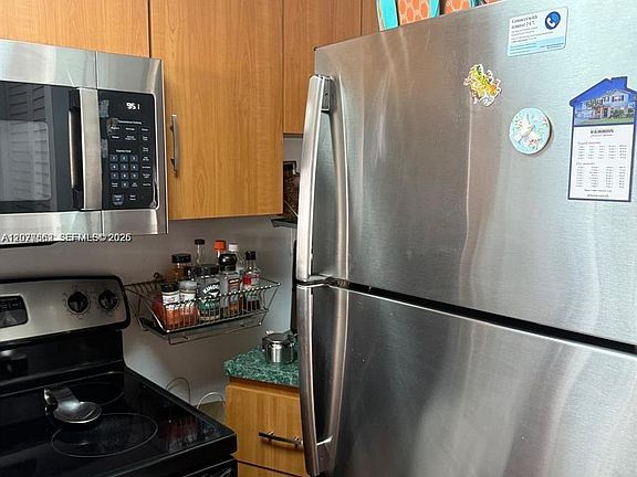 4th image of 540 Brickell Key Dr APT 910
