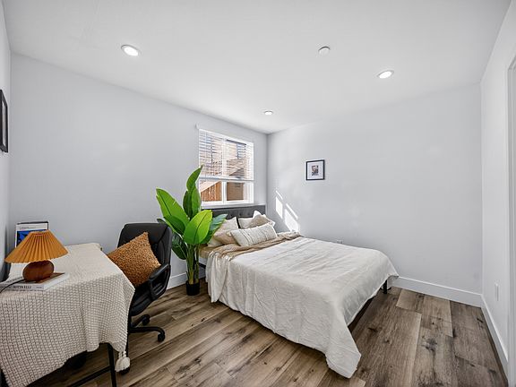 4th image of 1252 W 37th St #Privateroom3