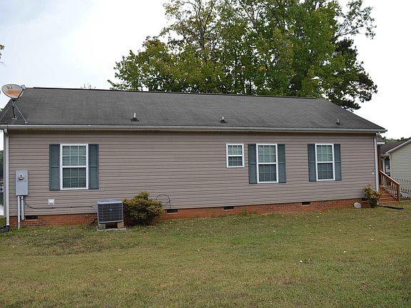 4th image of 14 Garden Spot Ln