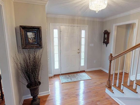 2nd image of 1044 Hazelwood Cir