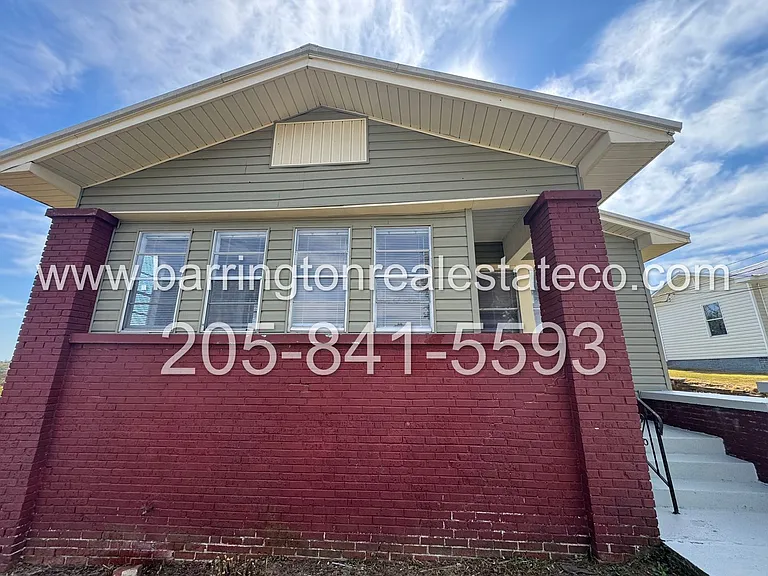 1025 Columbia St — Photo 1