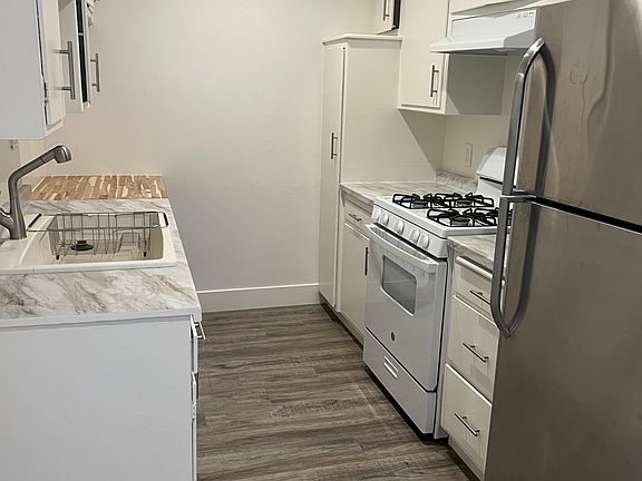 4th image of 829 N San Vicente Blvd #8