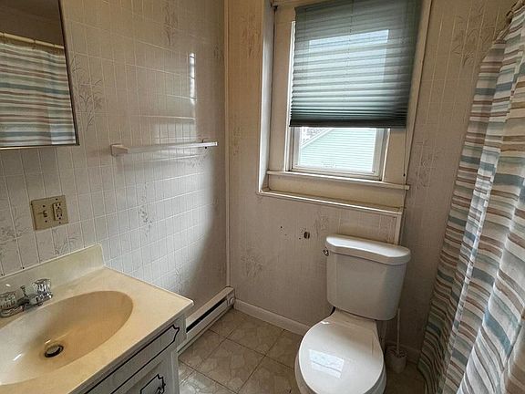 5th image of 210 Fairchild St #2