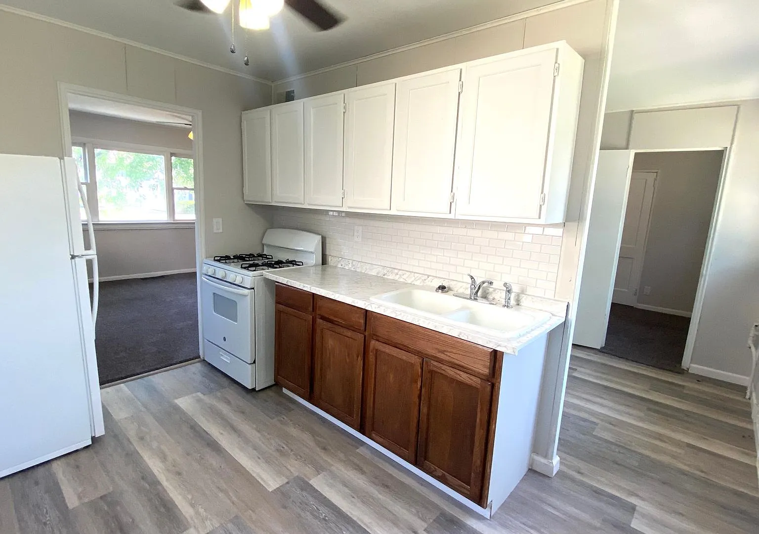 Beautiful 3 Bedroom, 1 Bath Home in Peoria! — Photo 3