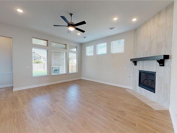 2nd image of 3833 Stanyan Dr
