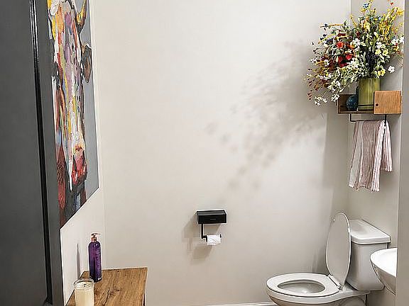 4th image of 1224 Assembly St