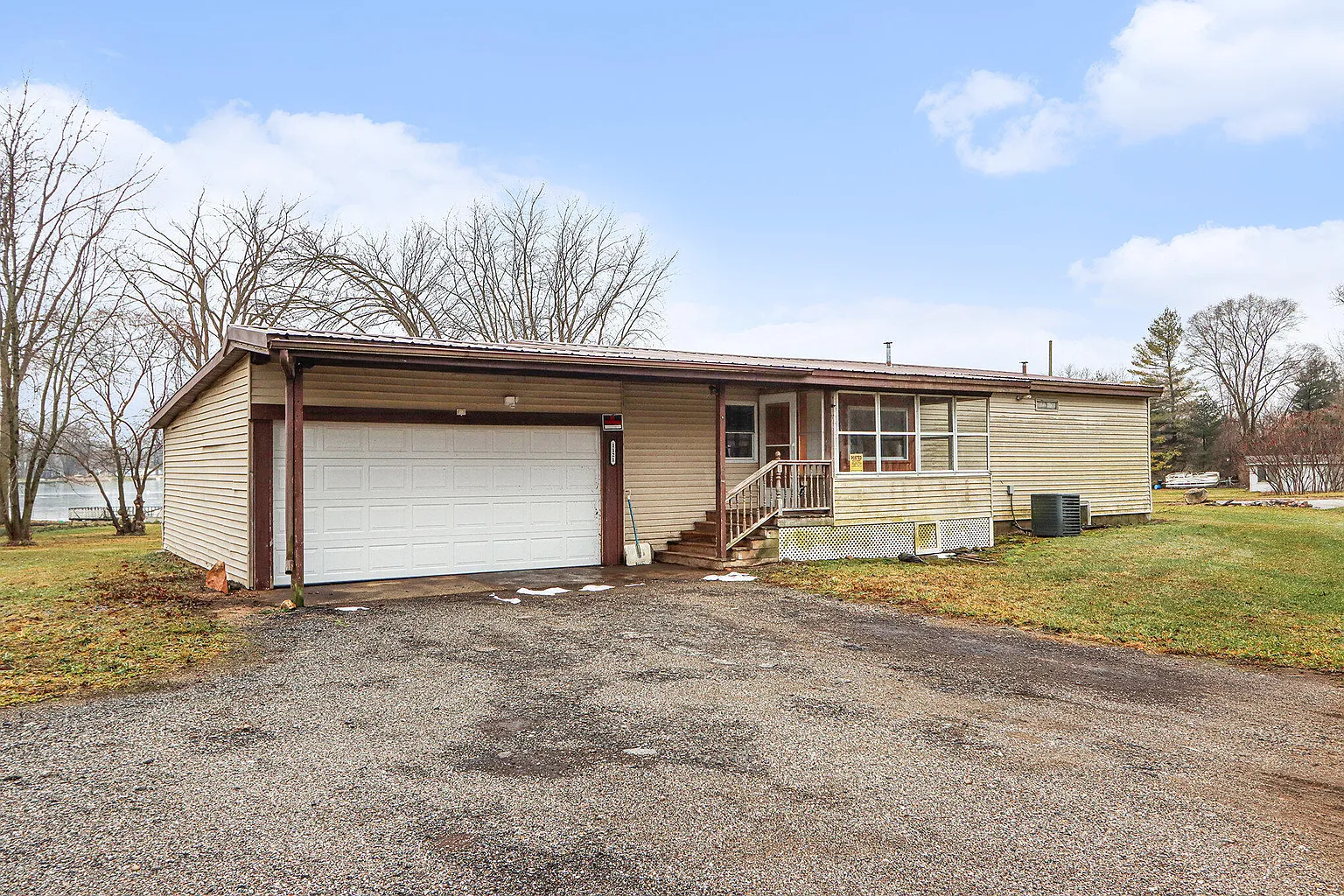 1121 Heights Dr photo 1