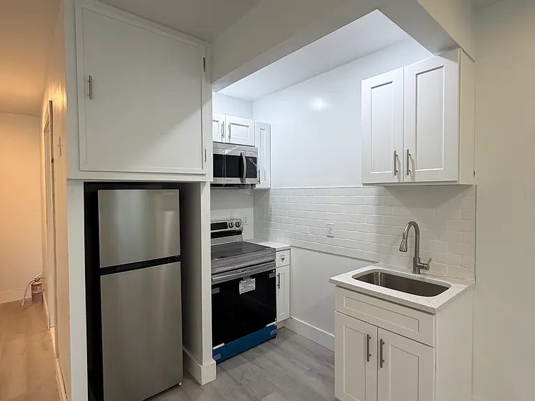 1641 Undercliff Ave #5I — Photo 1