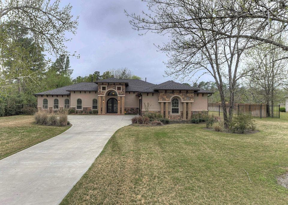 1st image of 725 Mountain View Dr