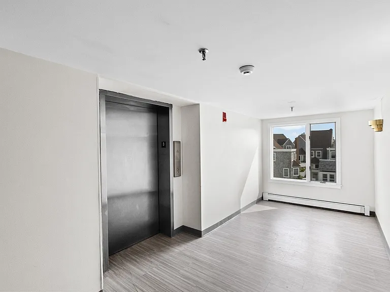 1 Commodore Ct — Photo 11