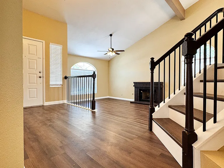 939 Derringer Ln — Photo 2