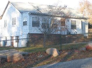 55 Barbara Ln, Medford, NY 11763