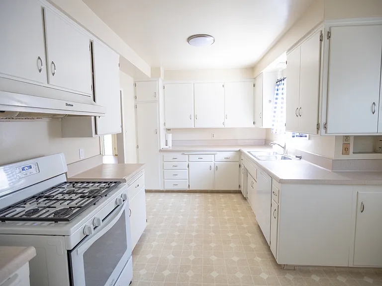 452 W Wilson Ave — Photo 20