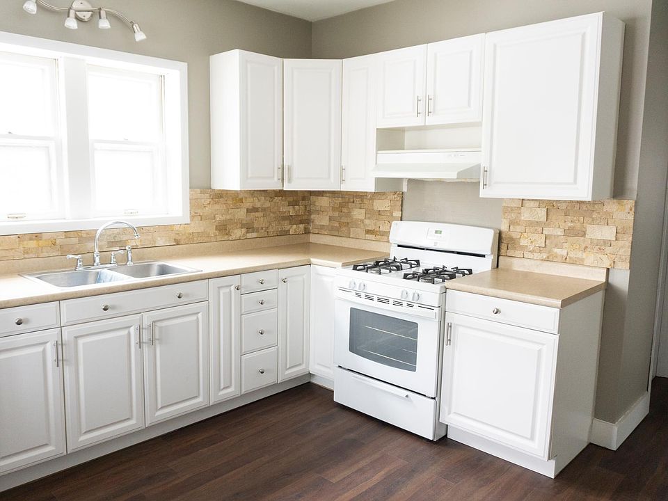1st image of 1943 Superior Ave #1