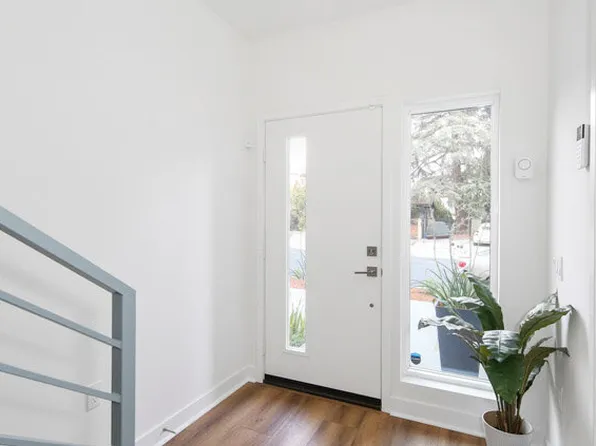 5625 N Bella Blanco Dr, North Hollywood, CA 91601