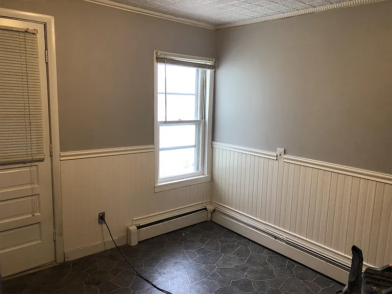 27 Hudson Ave — Photo 4