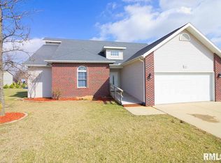 1406 N Saddle Brook Ln, Metamora, IL 61548