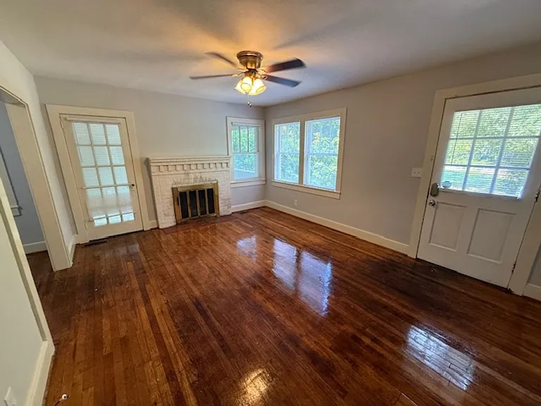 503 Tyler St — Photo 2