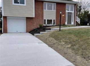 222 Burch Dr, Coraopolis, PA 15108