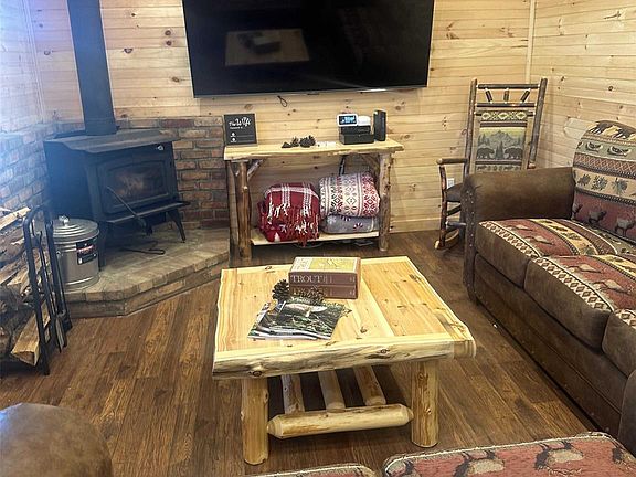 2nd image of 989 Chiloway Road