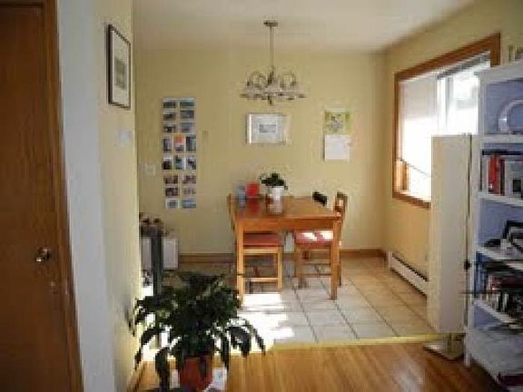 4th image of 606 20th Ave NE APT 4