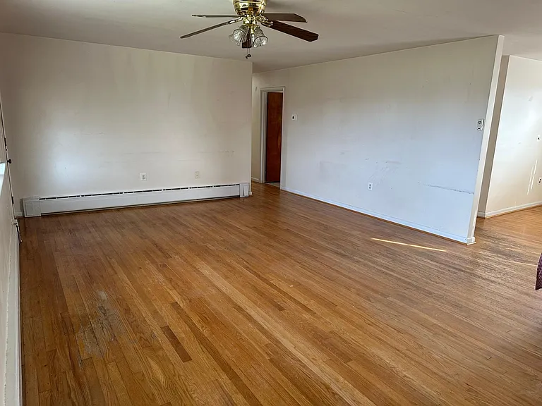546 Burnside Ave — Photo 7