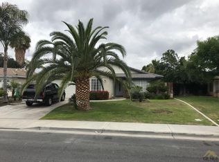 5710 Summer Country Dr, Bakersfield, CA 93313