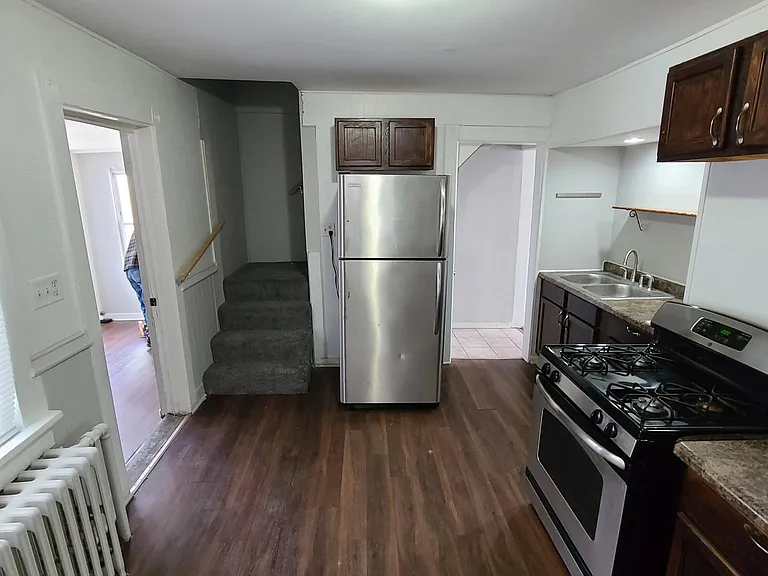 118 E Concordia Ave — Photo 2