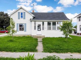 905 9th Ave, Belle Plaine, IA 52208